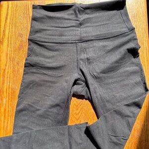 Lululemon women’s wunder under leggings size 4